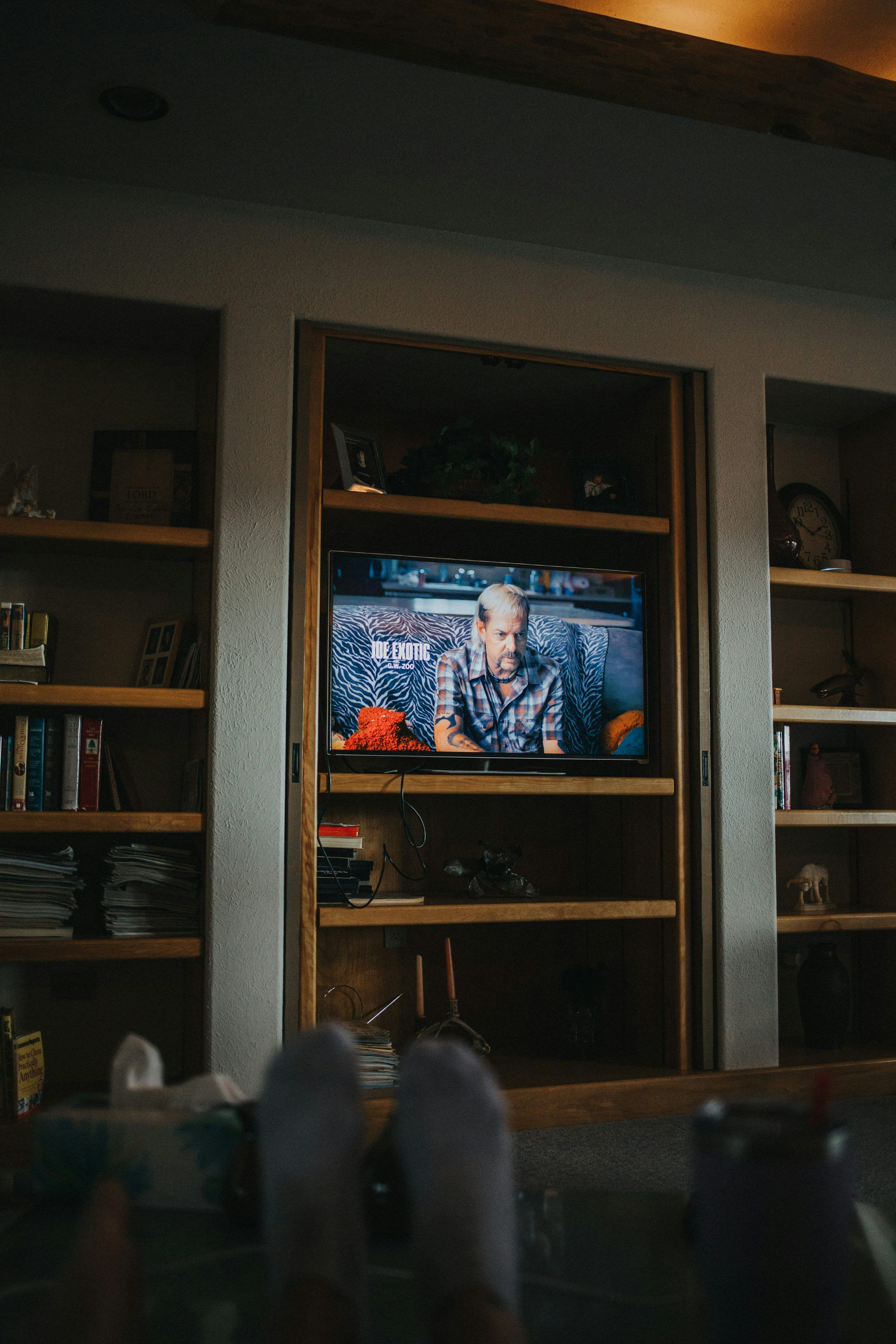 Sélection de chaînes suisses et internationales dans une interface IPTV Smarters Pro